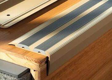 Tempered Aluminium Edge Trim Profiles , 10mm Aluminium Tile Trim ASTM Approved